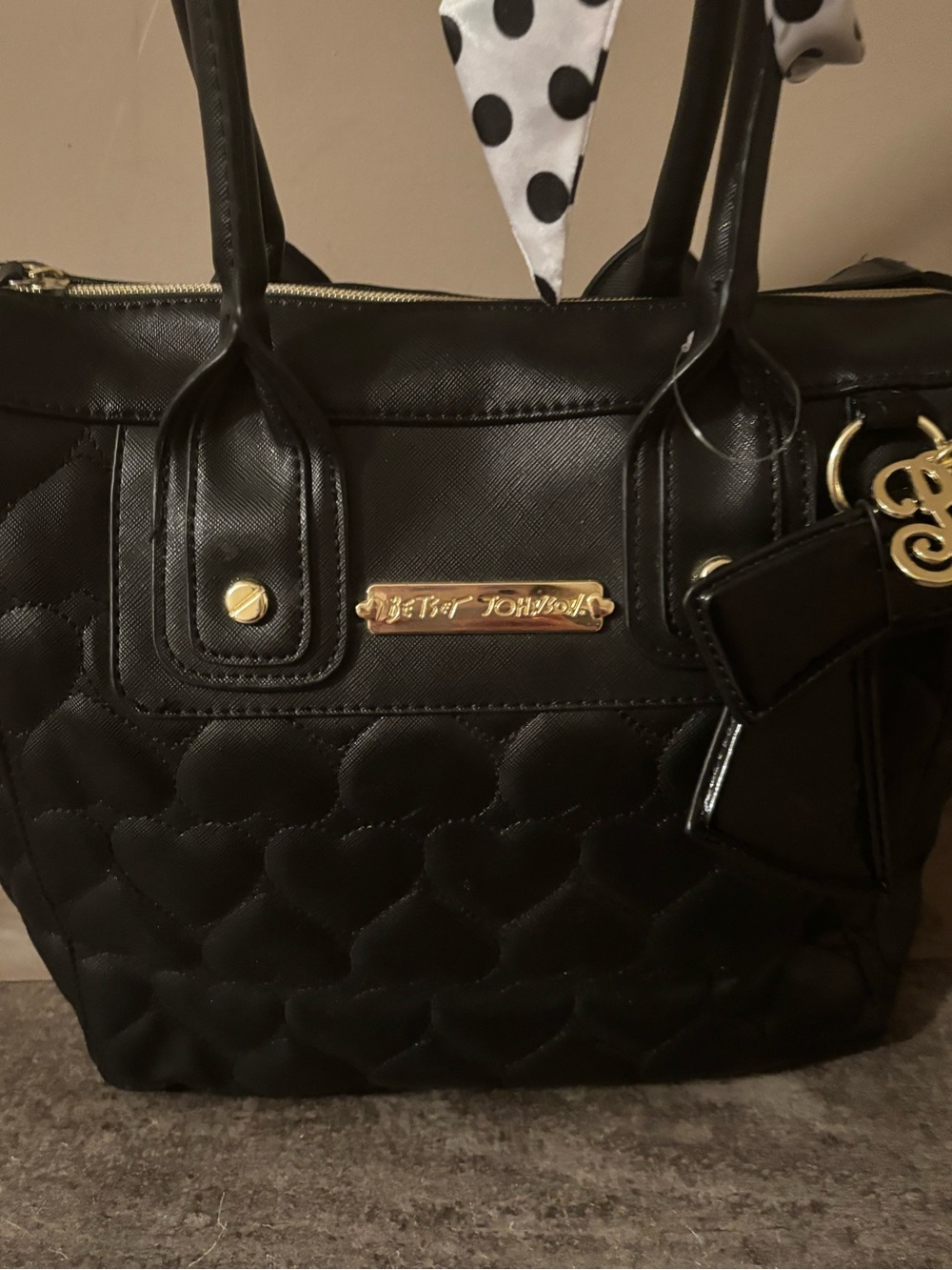 BETSEY JOHNSON BLACK QUILTED HEART SATCHEL - Picture 2 of 6
